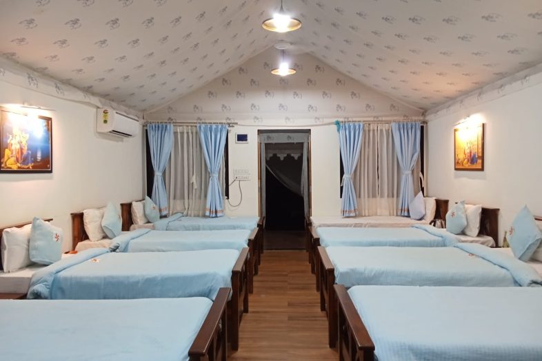 Dormitory photo with 8 beds