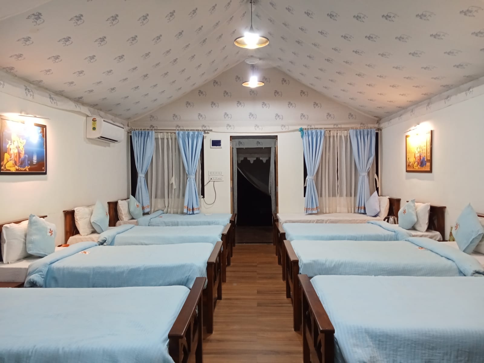 Dormitory photo with 8 beds